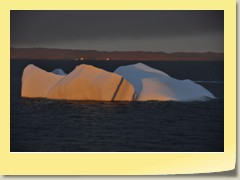 Eisberge im Sonnenuntergang