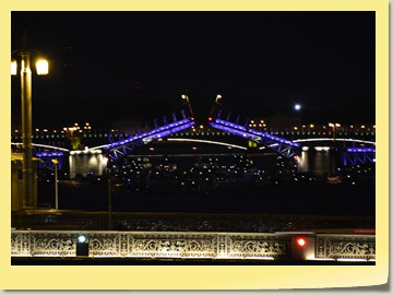 Palast-Brücke - Brückenöffnung gegen 01:30 Uhr
