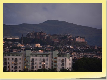 Nächtlicher Blick auf Edinburgh Castle
