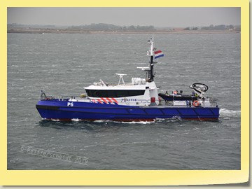 Die Hafenpolizei von Texel kommt an Bord