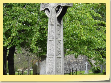 Irisches Kreuz im Kirchhof der St. Patrick's Kathedrale