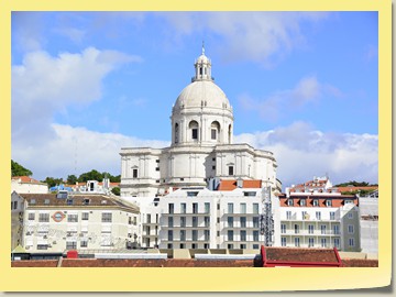 Liegeplatz vor der Barockkirche Igreja de Santa Engrácia