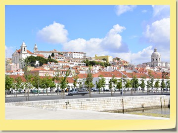 Liegeplatz vor der Barockkirche Igreja de Santa Engrácia