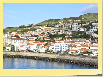 Der Hafen von Horta