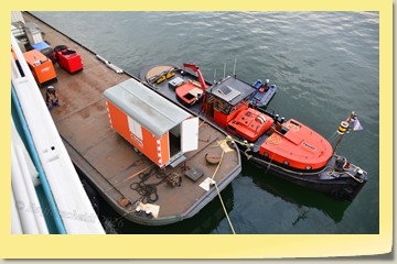 Unterwasser- Reparatur der Bugstrahlers