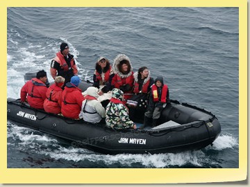 Eskimos kommen an Bord - Cambridge Bay / Kanada