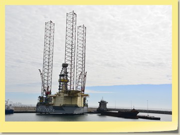 Wir liegen im Industriehafen