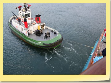 Ausfahrt aus dem Hafenbecken